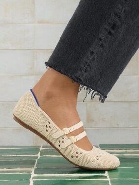 Rothy’s Double Buckle Mary Jane Dune Mesh Flats in size 8.5